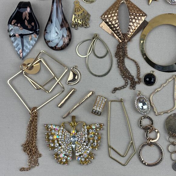 Pendant Charm Craft Jewelry Lot - 60+ Gold Rose Tone Black White Stone Glass - Picture 3 of 10